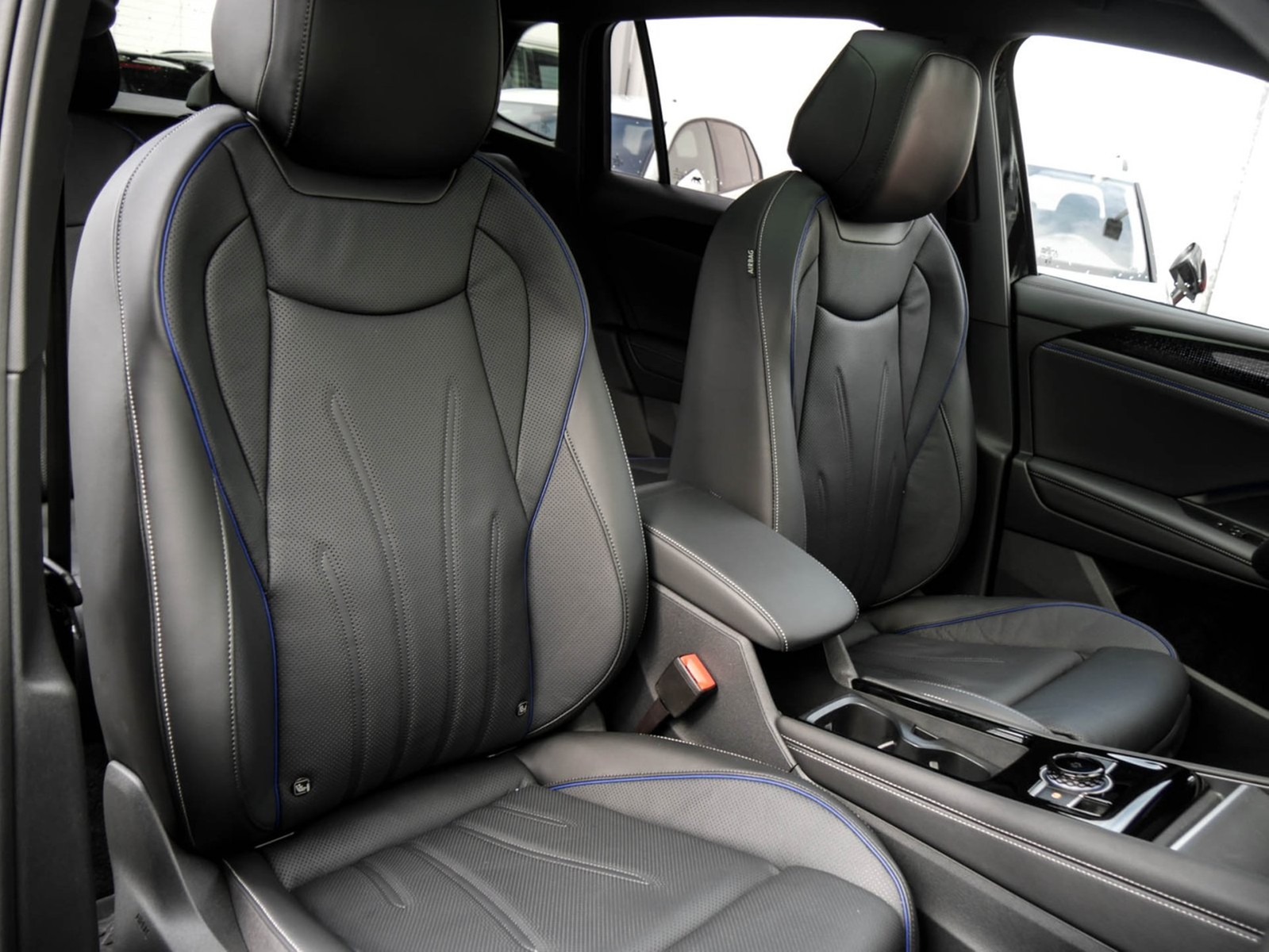 Volkswagen Tiguan 2.0 R-LINE 4X4 NEUESMODELL LEDER PANO 20Z