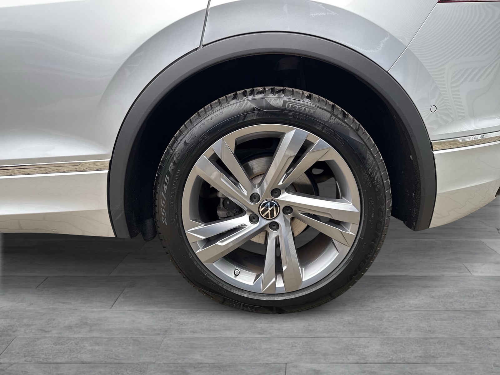 Volkswagen Tiguan 2.0 R-LINE LEDER AHK CAM ACC LM19 NAVI