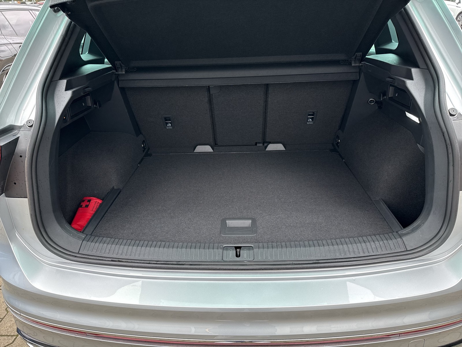 Volkswagen Tiguan 2.0 R-LINE LEDER AHK CAM ACC LM19 NAVI