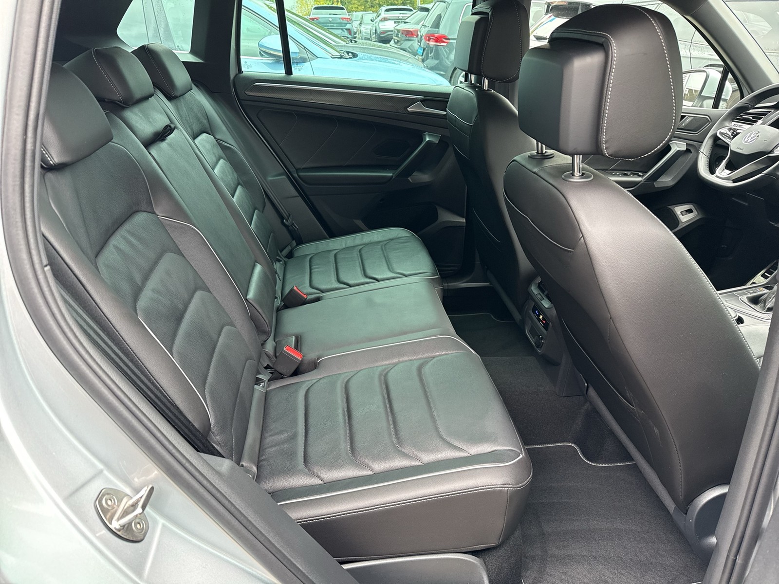 Volkswagen Tiguan 2.0 R-LINE LEDER AHK CAM ACC LM19 NAVI