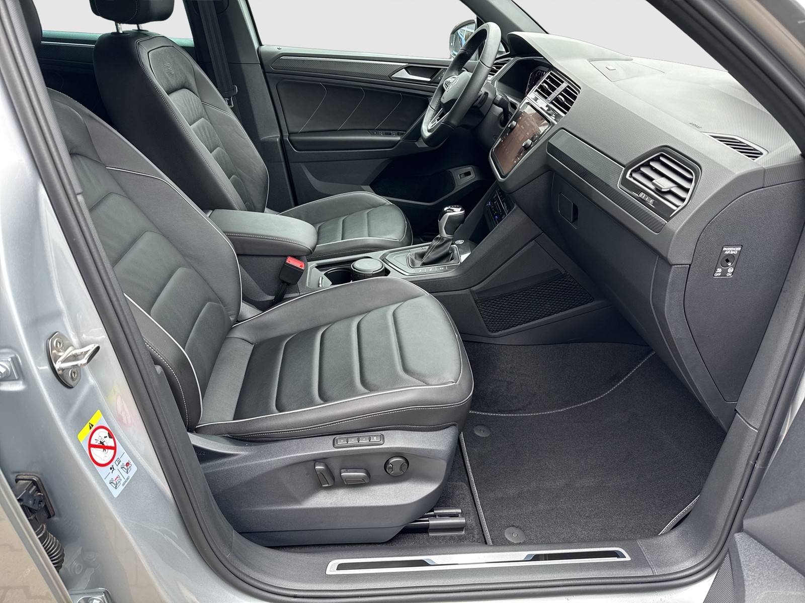 Volkswagen Tiguan 2.0 R-LINE LEDER AHK CAM ACC LM19 NAVI