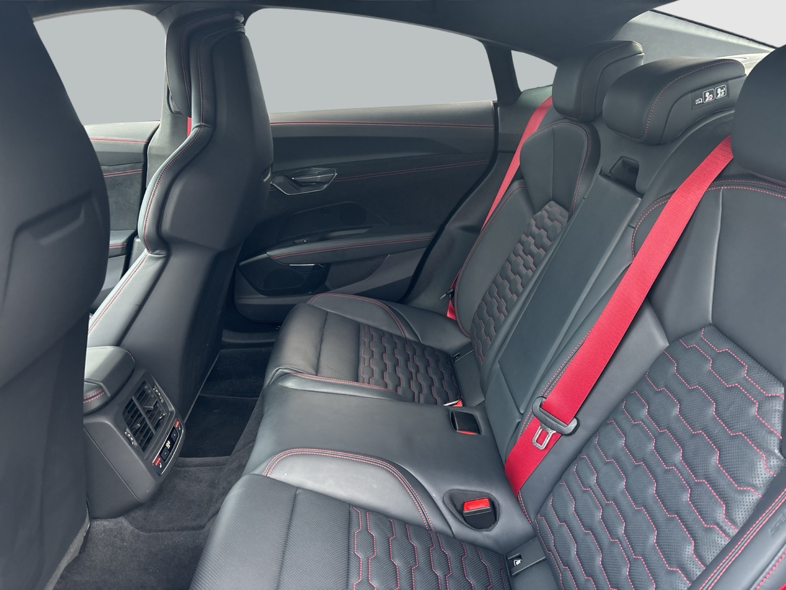 Audi RS e-tron GT performance quattro CARBONDACH B&O