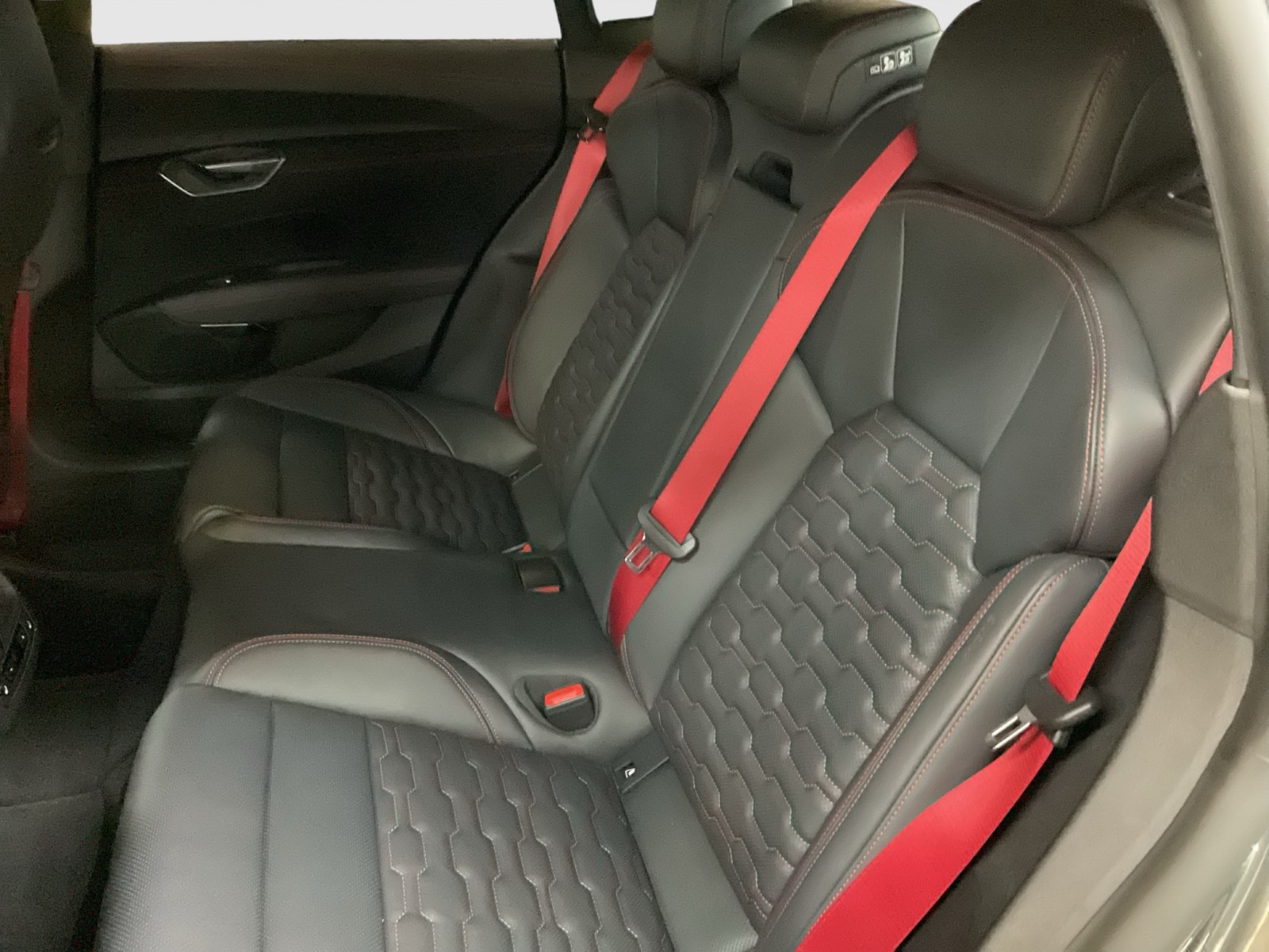 Audi RS e-tron GT performance quattro CARBONDACH B&O