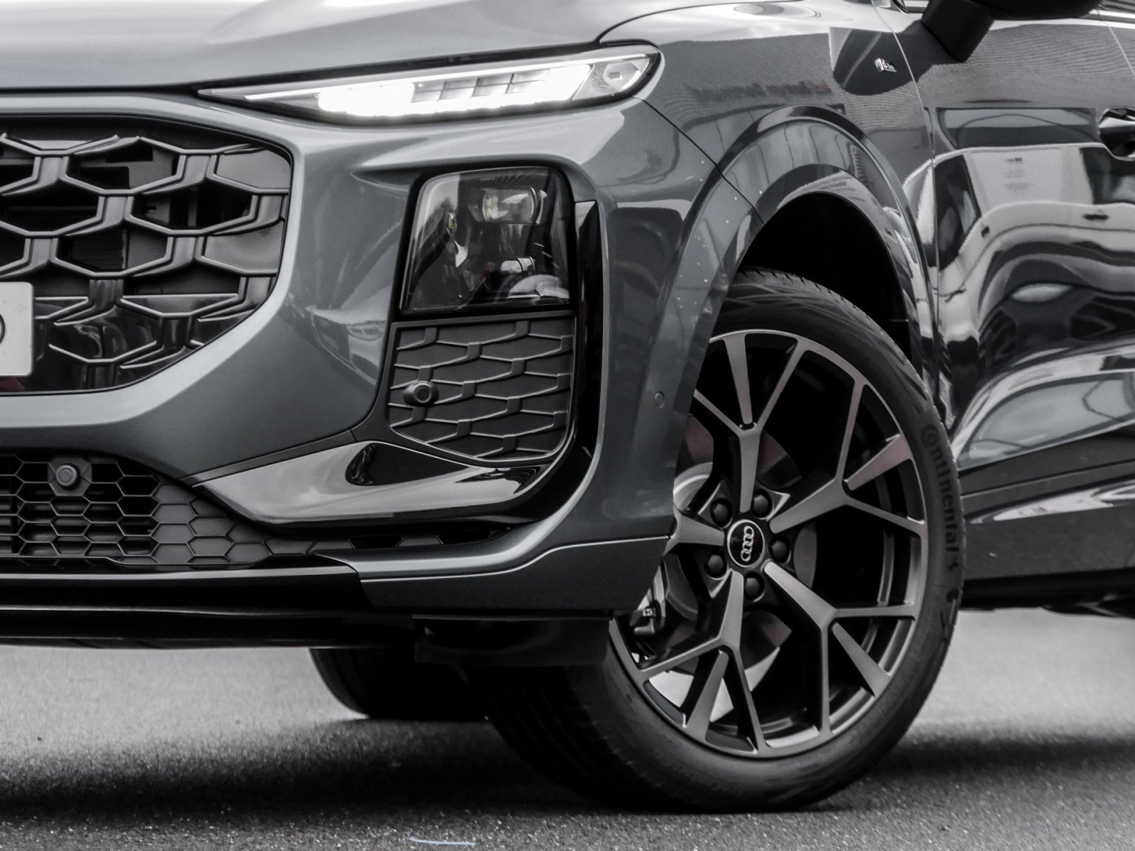 Audi Q3 SUV TFSI quattro S tronic S Line AHK+Sonnenschutzverglasung+Komfortschlüssel+Fernlichtassistent