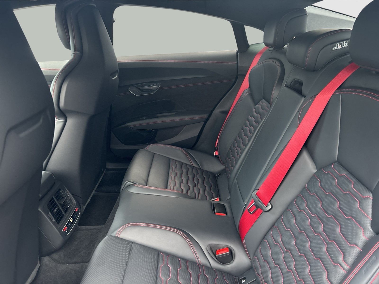 Audi RS e-tron GT performance quattro CARBONDACH B&O