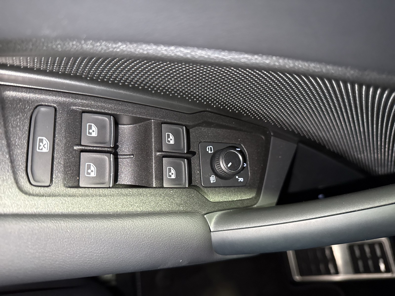 Volkswagen Tiguan 2.0 R-LINE DSG 4X4 BLACKSTYLE LEDER PANO