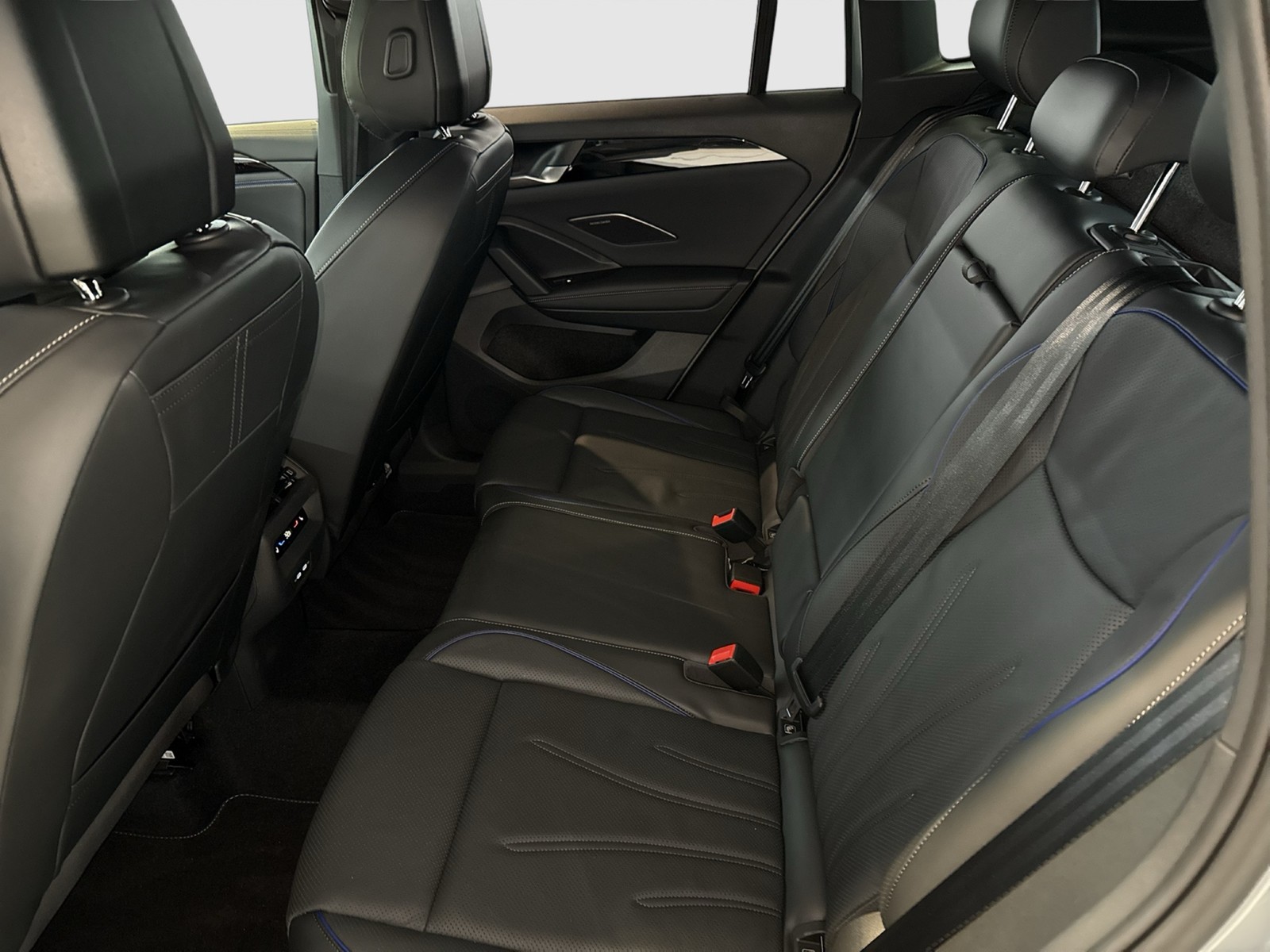 Volkswagen Tiguan 2.0 R-LINE DSG 4X4 BLACKSTYLE LEDER PANO