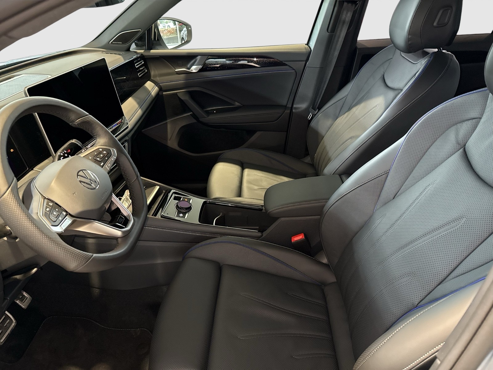 Volkswagen Tiguan 2.0 R-LINE DSG 4X4 BLACKSTYLE LEDER PANO