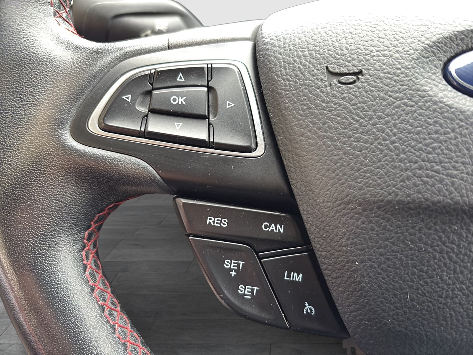 Ford Kuga 1.5 ST-LINE KAMERA LM19 NAVI XENON SITZHEIZ