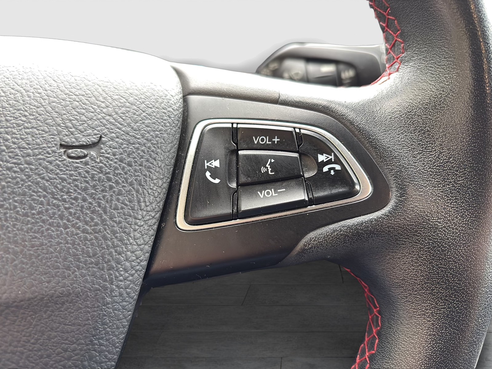 Ford Kuga 1.5 ST-LINE KAMERA LM19 NAVI XENON SITZHEIZ