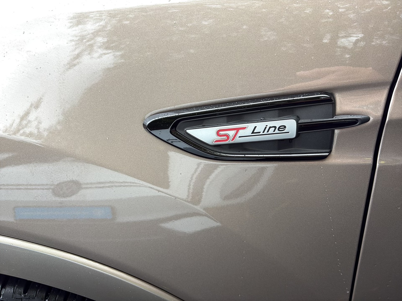 Ford Kuga 1.5 ST-LINE KAMERA LM19 NAVI XENON SITZHEIZ