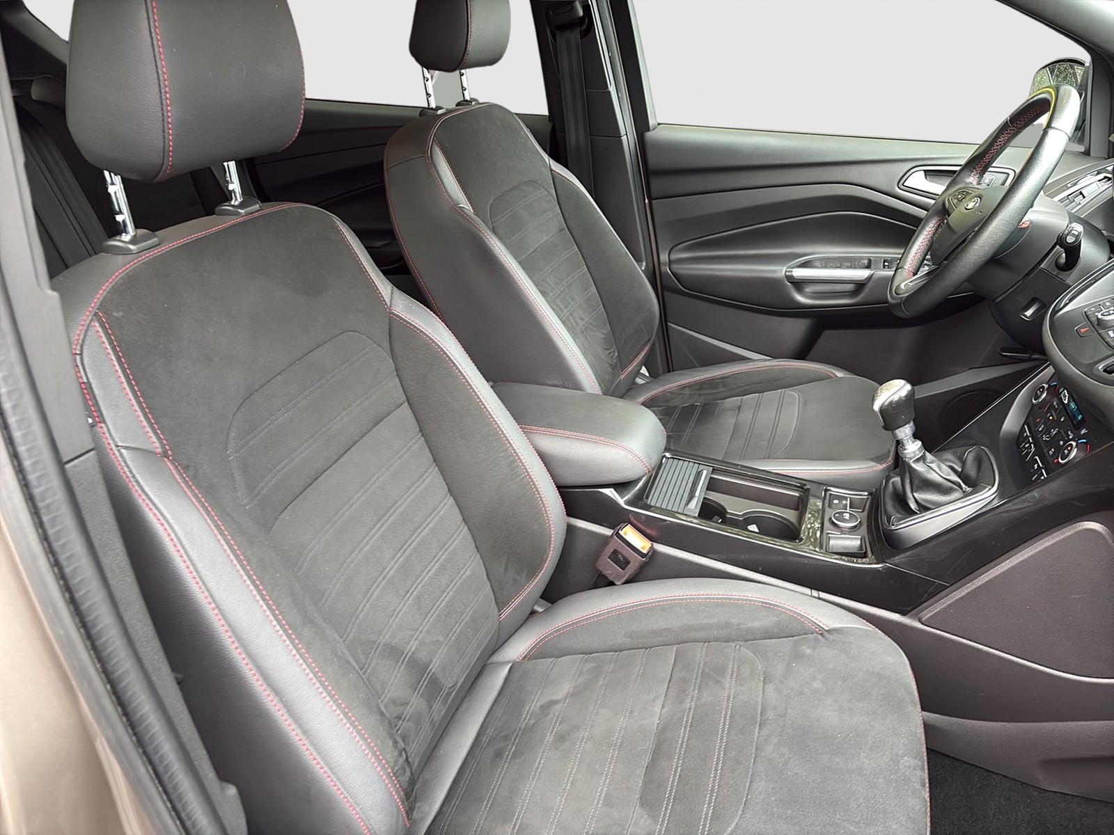 Ford Kuga 1.5 ST-LINE KAMERA LM19 NAVI XENON SITZHEIZ