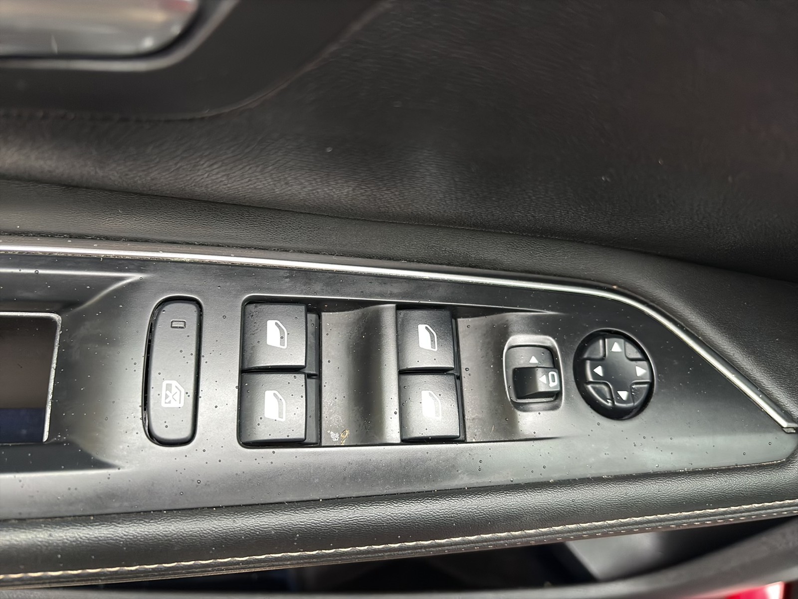 Peugeot 5008 1.6 Allure PANO 360CAM ALU18 SITZHEIZ LED