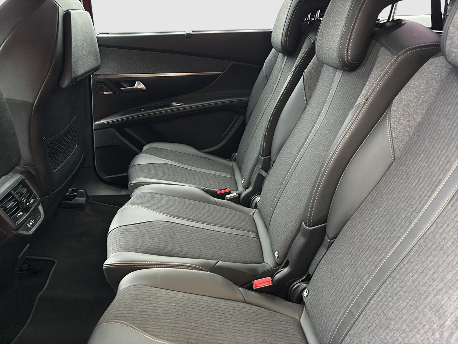 Peugeot 5008 1.6 Allure PANO 360CAM ALU18 SITZHEIZ LED