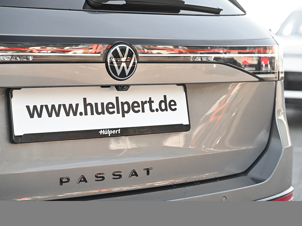 Volkswagen Passat Variant 2.0 TDI 4MOTION R-LINE DSG BLACKSTYLE PANO LEDER STANDHZG AHK