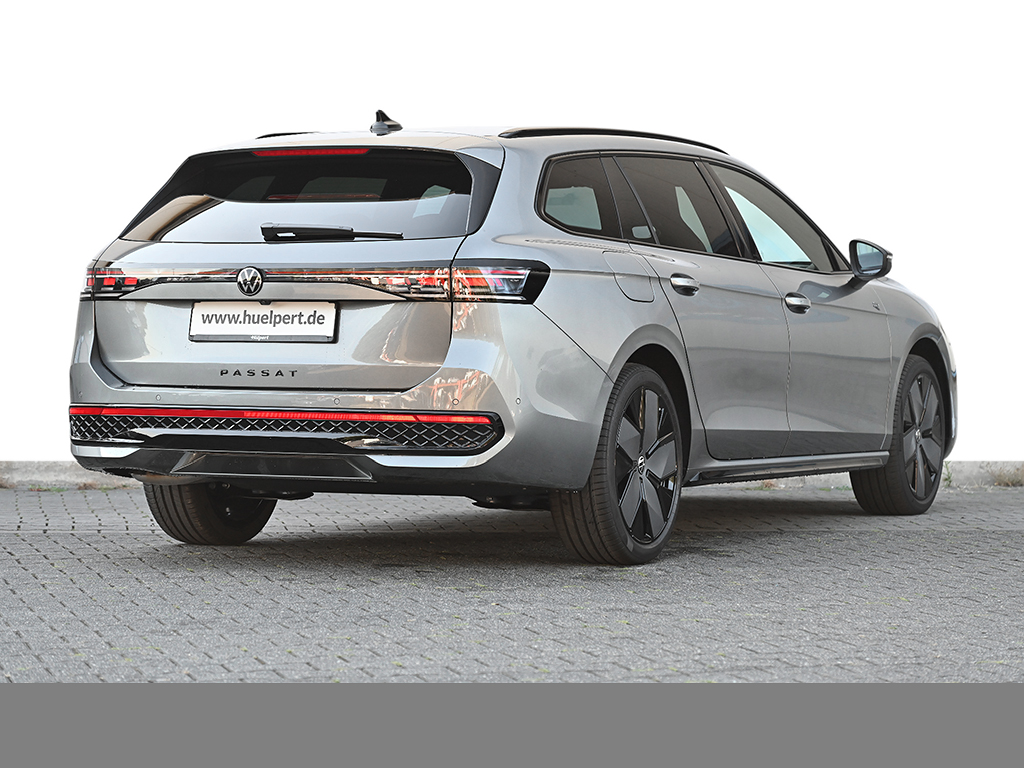 Volkswagen Passat Variant 2.0 TDI 4MOTION R-LINE DSG BLACKSTYLE PANO LEDER STANDHZG AHK