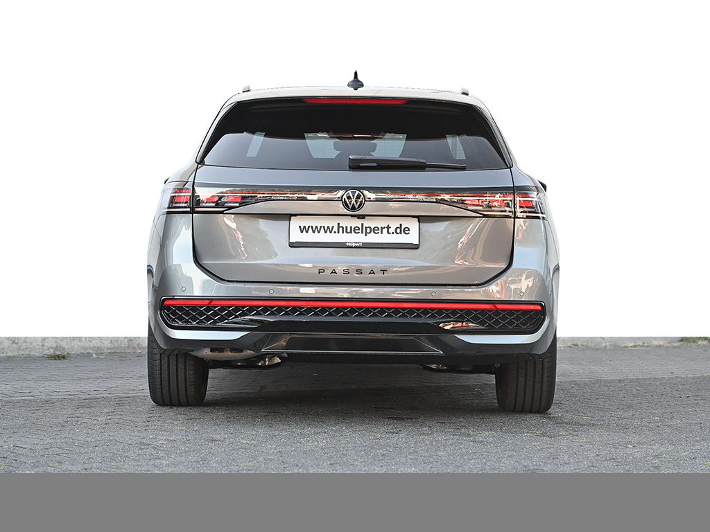 Volkswagen Passat Variant 2.0 TDI 4MOTION R-LINE DSG BLACKSTYLE PANO LEDER STANDHZG AHK