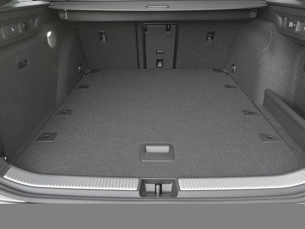 Volkswagen Passat Variant 2.0 TDI 4MOTION R-LINE DSG BLACKSTYLE PANO LEDER STANDHZG AHK