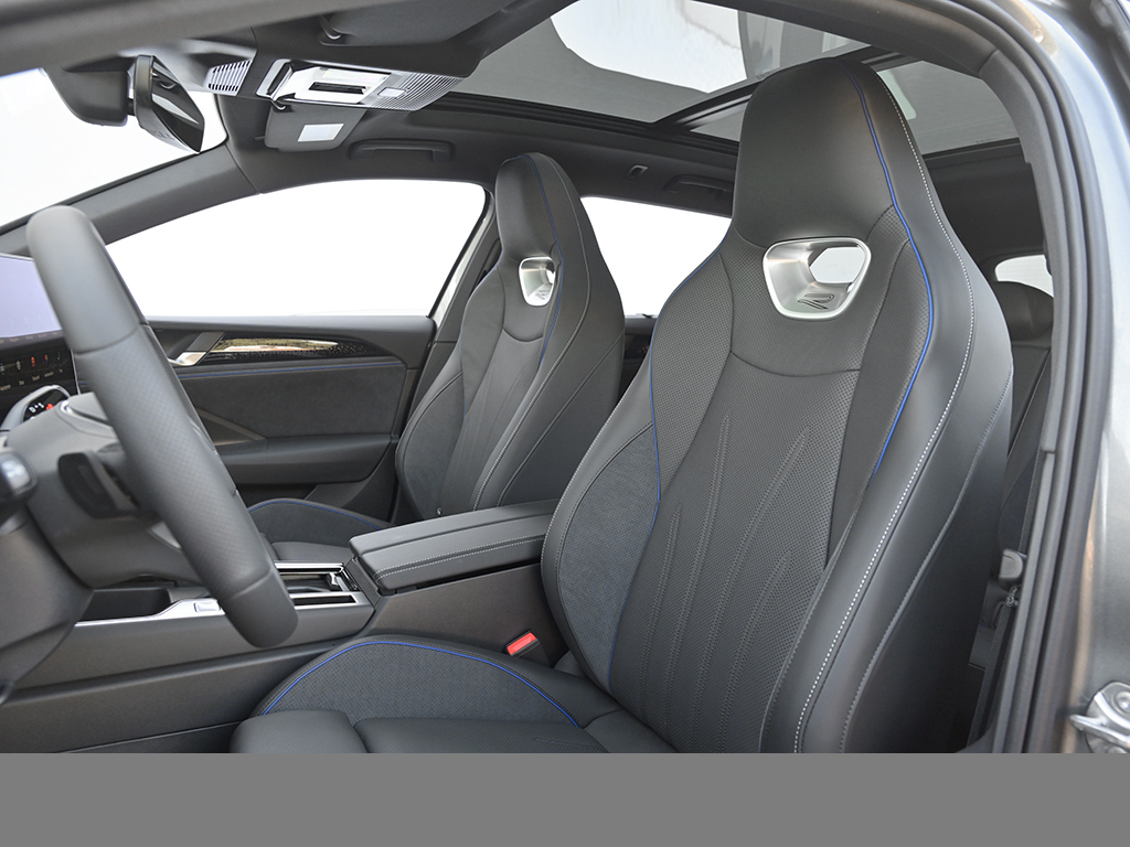 Volkswagen Passat Variant 2.0 TDI 4MOTION R-LINE DSG BLACKSTYLE PANO LEDER STANDHZG AHK