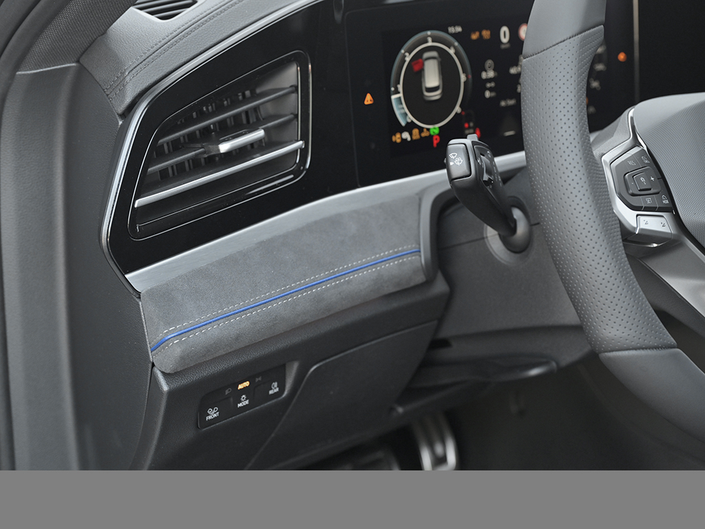 Volkswagen Passat Variant 2.0 TDI 4MOTION R-LINE DSG BLACKSTYLE PANO LEDER STANDHZG AHK