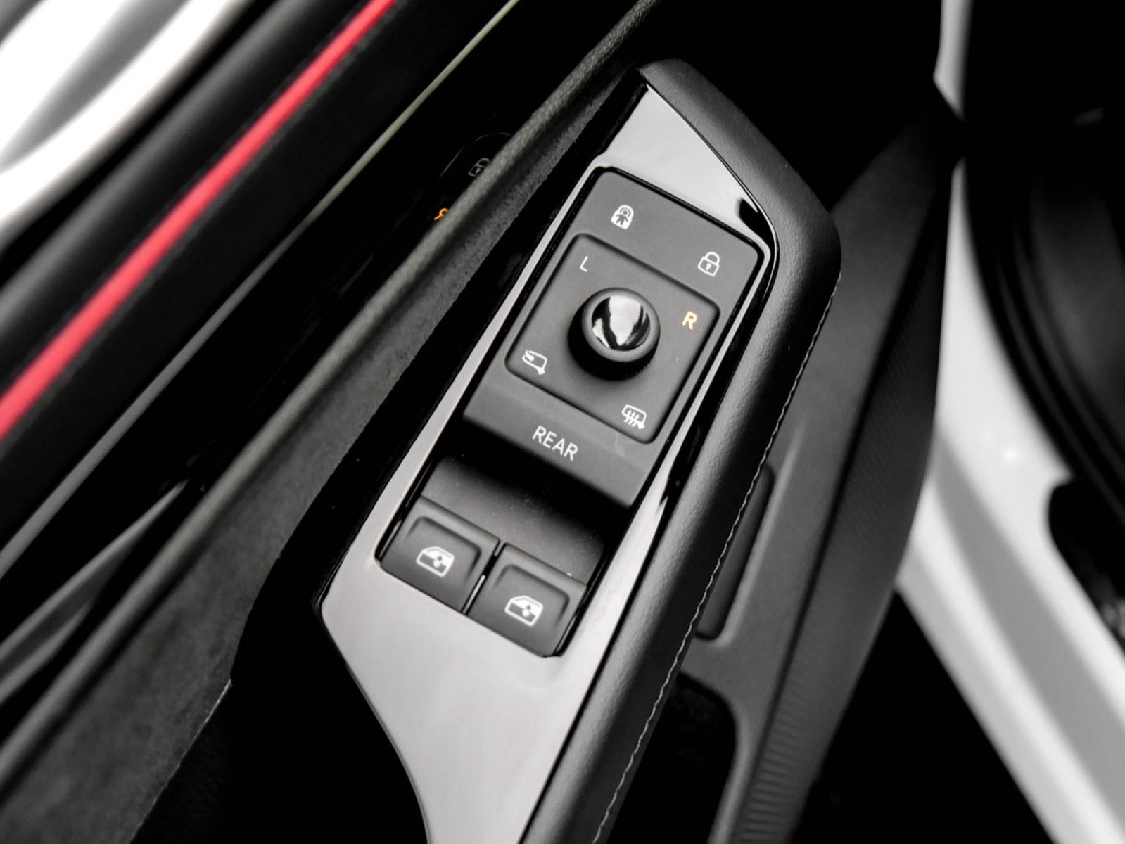 Volkswagen ID.7 Tourer GTX 4X4 WÄRMEPUMPE AHK 360°CAM LM20