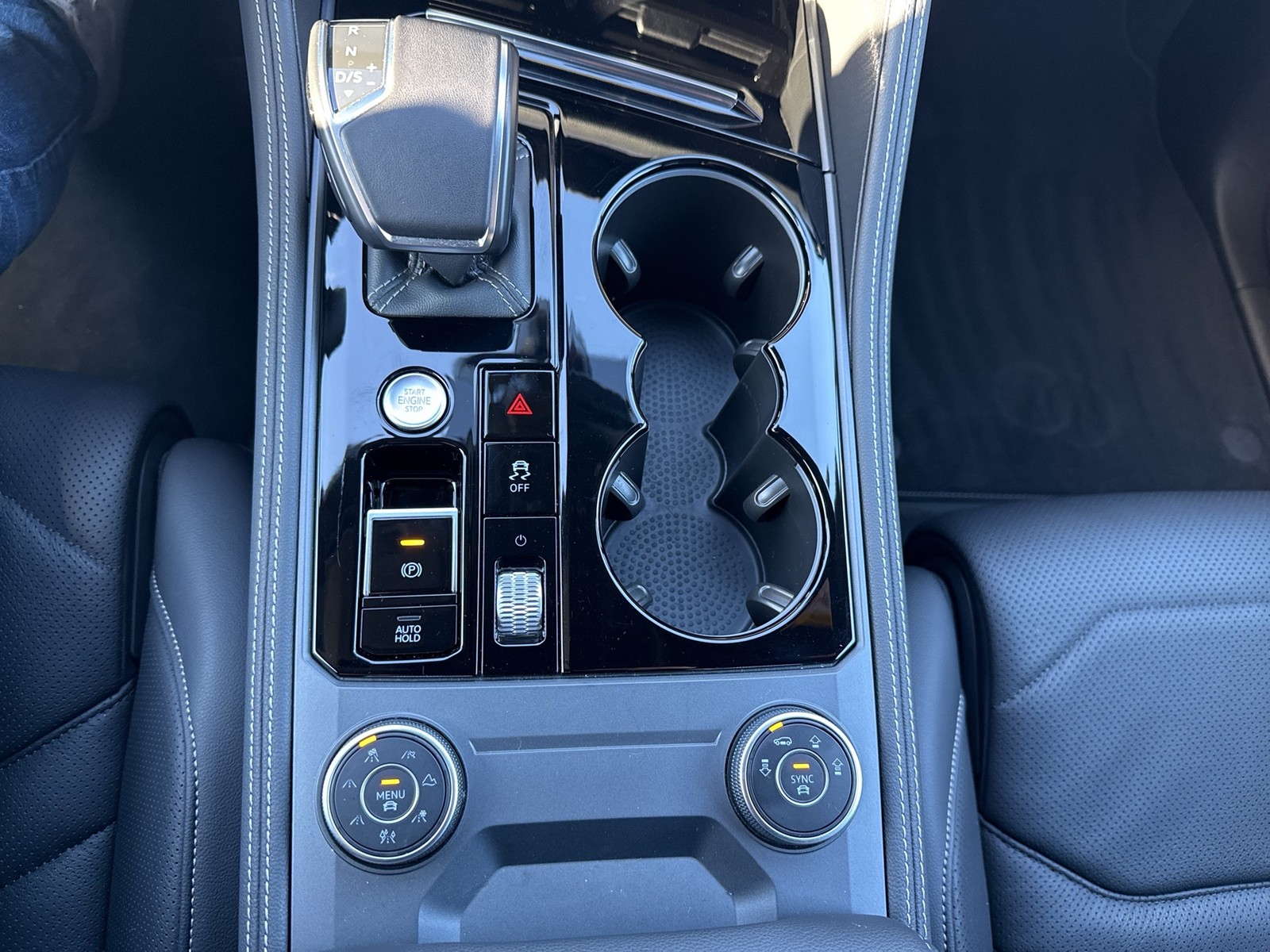 Volkswagen Touareg V6 R-LINE NEUES MODELL AHK CAM HEAD-UP