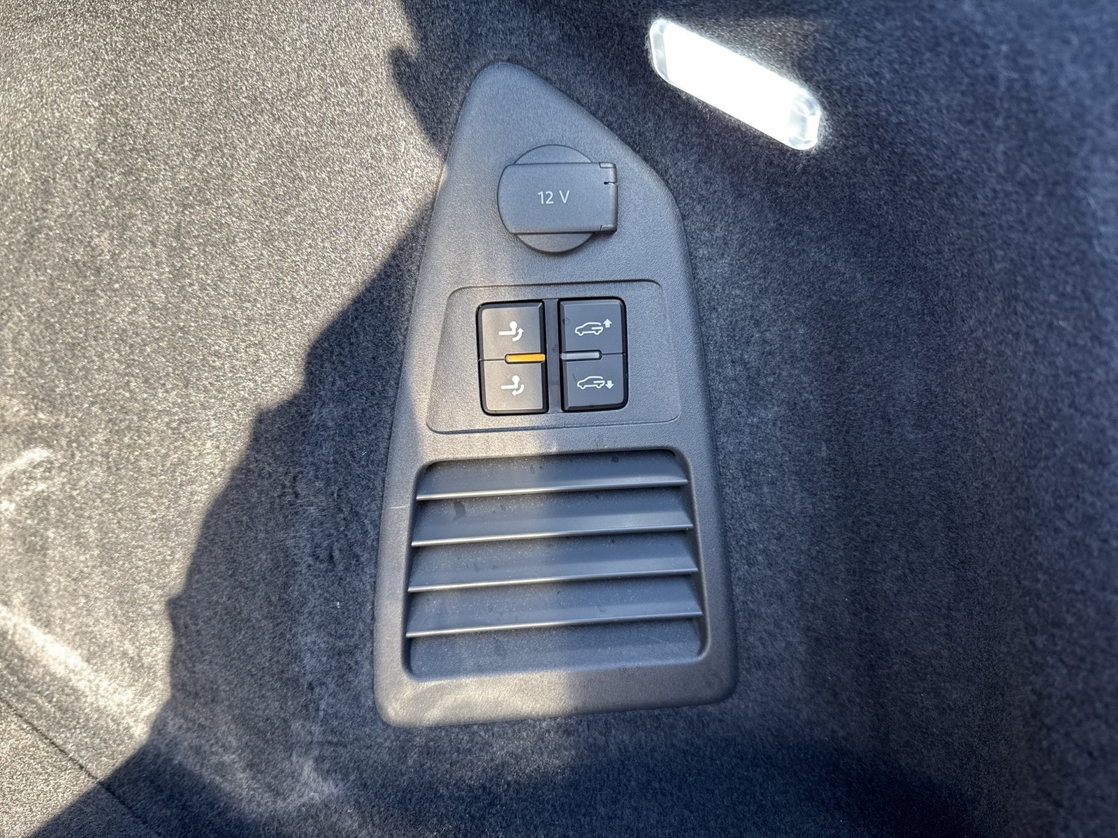 Volkswagen Touareg V6 R-LINE NEUES MODELL AHK CAM HEAD-UP