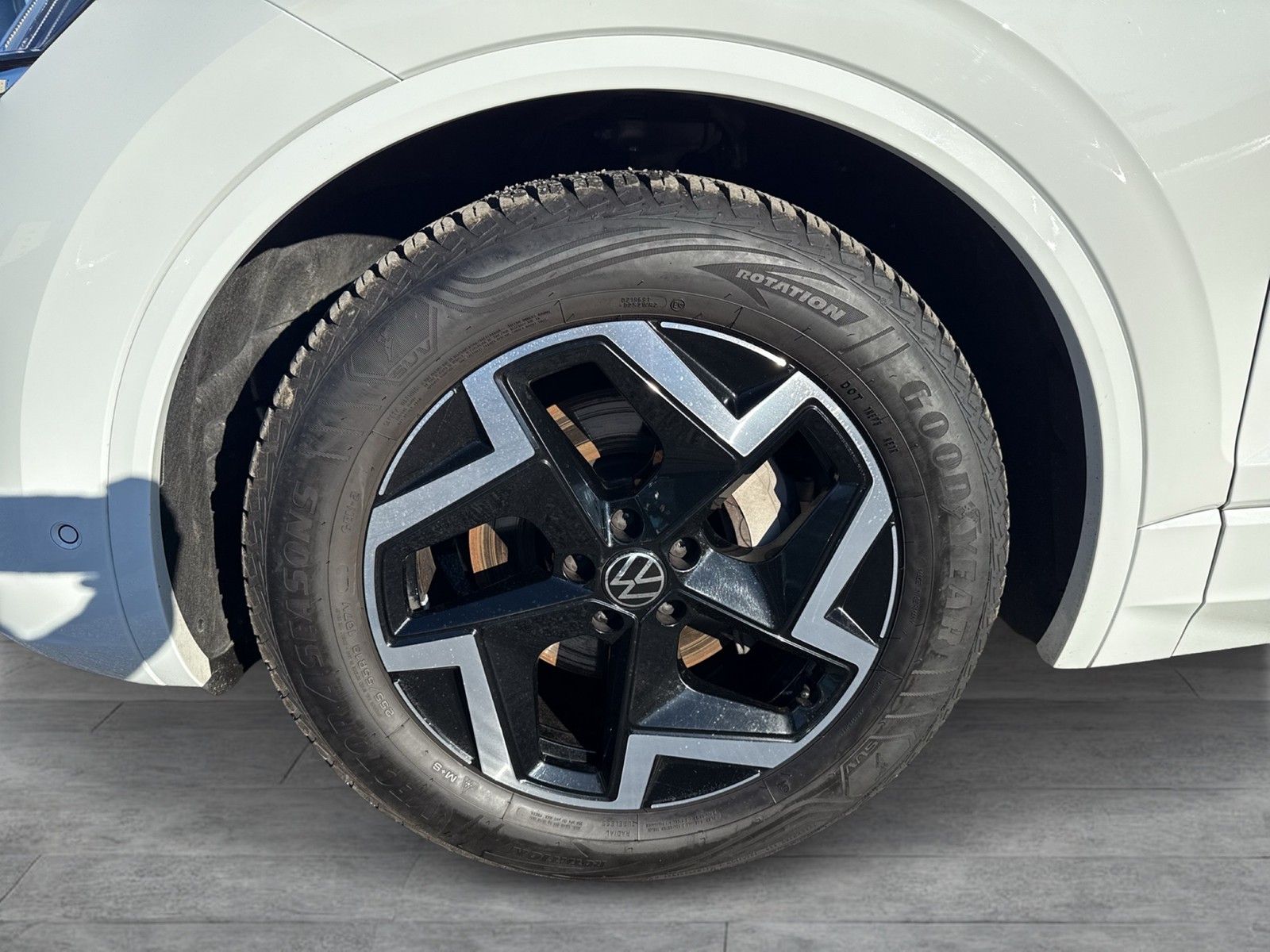 Volkswagen Touareg V6 R-LINE NEUES MODELL AHK CAM HEAD-UP