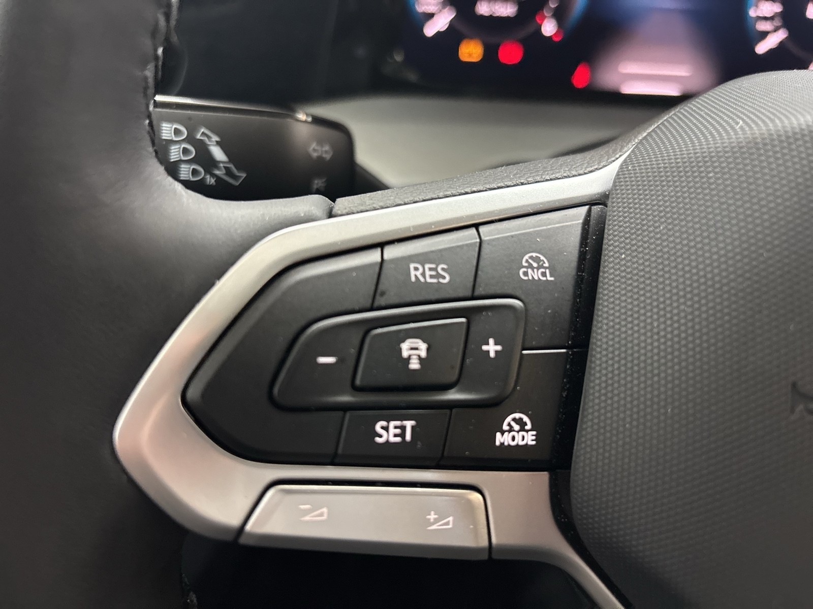 Volkswagen Golf VIII 2.0 LIFE FACELIFT ACC NAVI CARPLAY