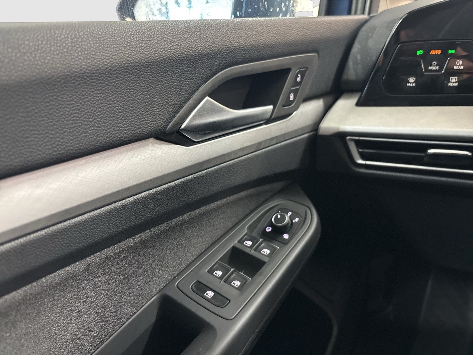 Volkswagen Golf VIII 2.0 LIFE FACELIFT ACC NAVI CARPLAY