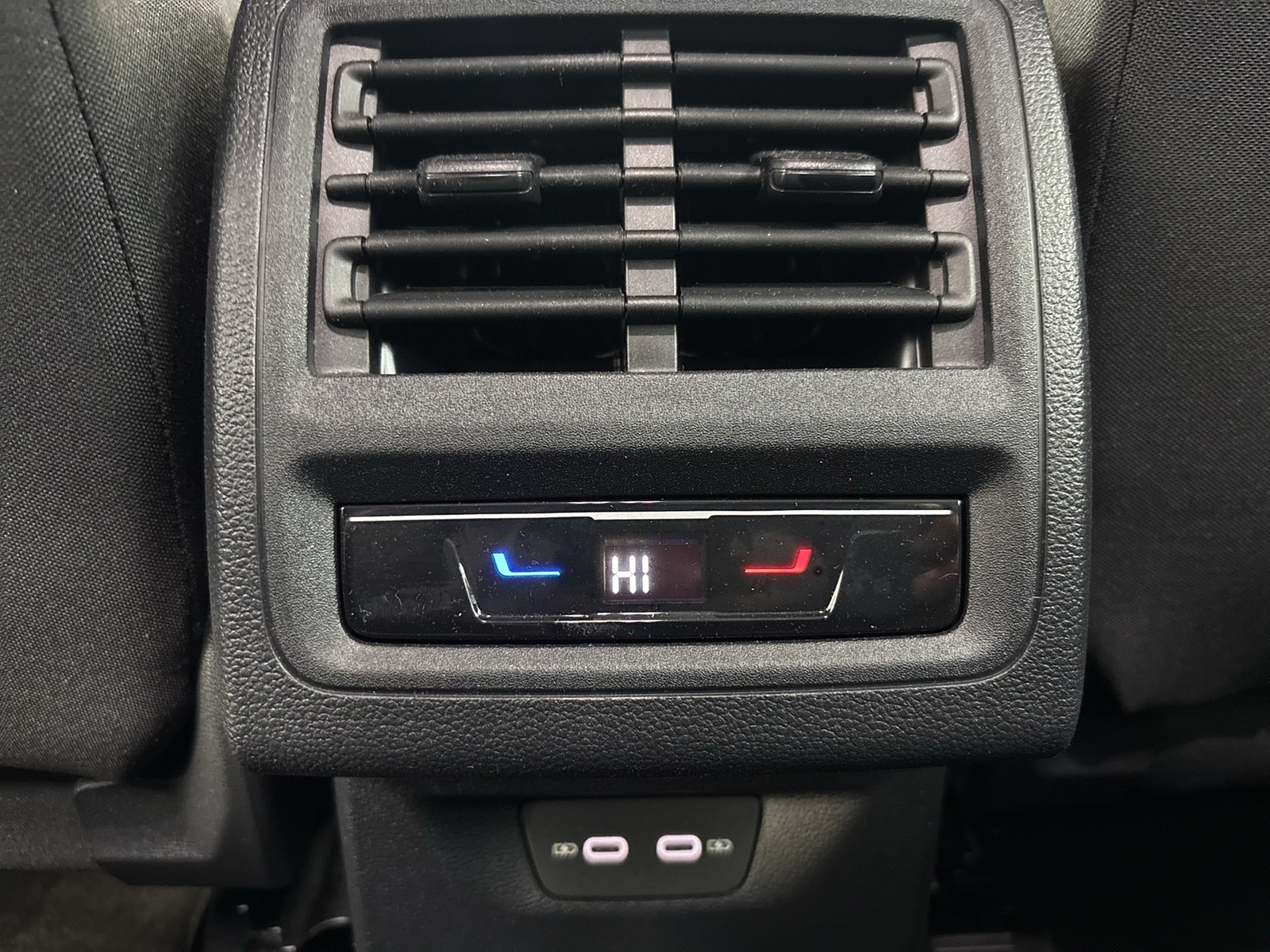 Volkswagen Golf VIII 2.0 LIFE FACELIFT ACC NAVI CARPLAY