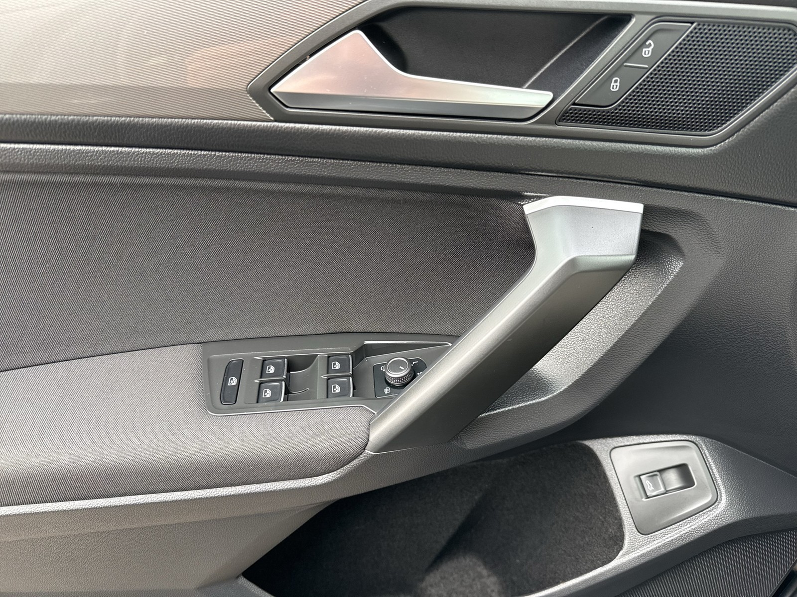 Volkswagen Tiguan Allspace 1.5 LIFE 7SITZE AHK ACC LM18 NAVI