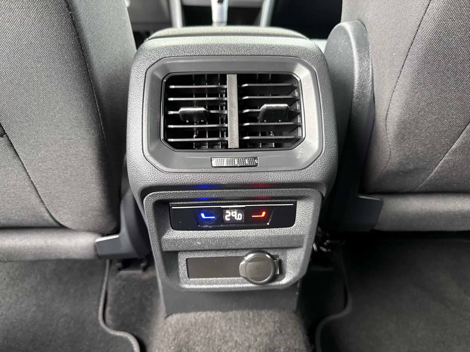 Volkswagen Tiguan Allspace 1.5 LIFE 7SITZE AHK ACC LM18 NAVI