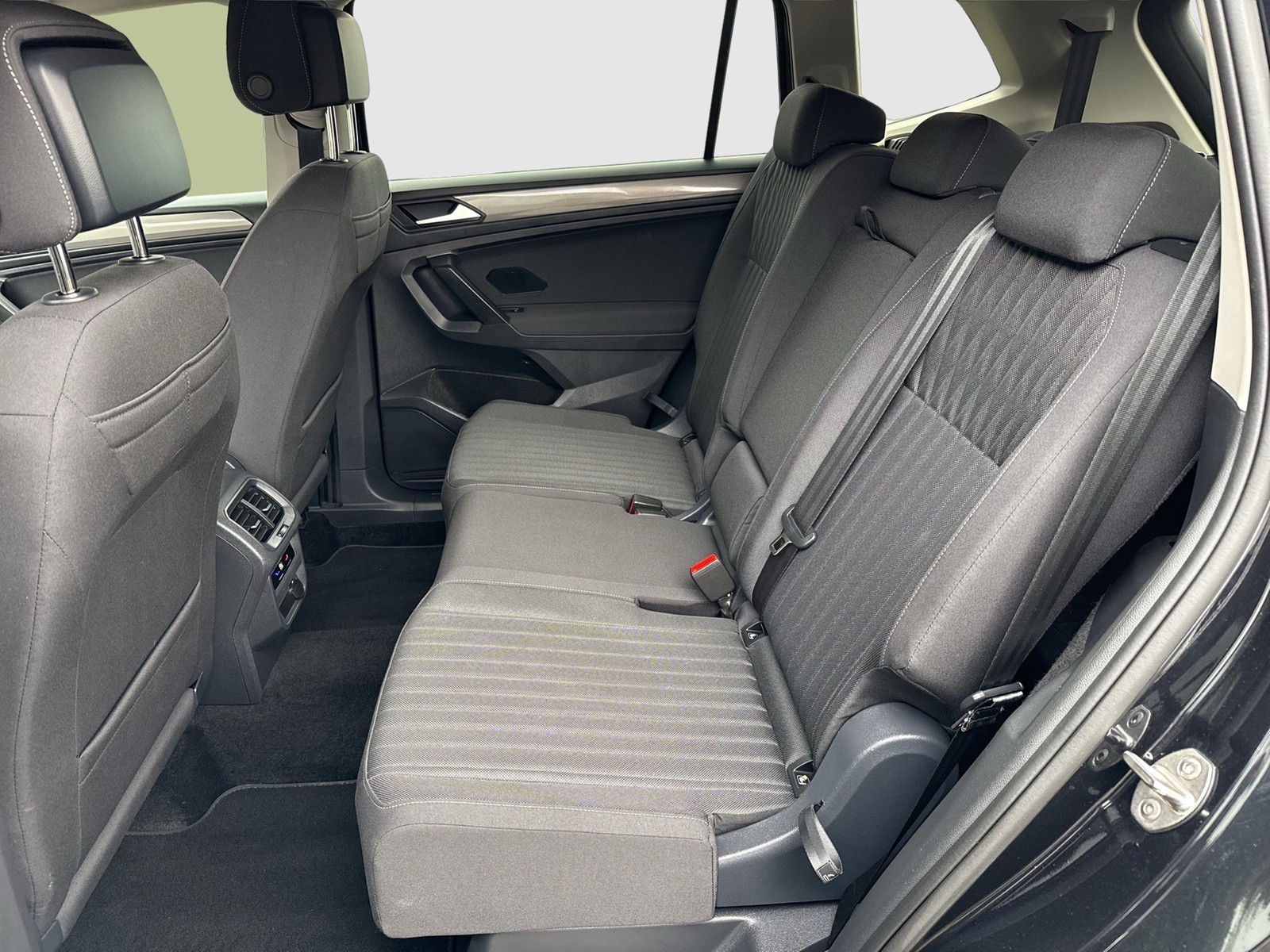 Volkswagen Tiguan Allspace 1.5 LIFE 7SITZE AHK ACC LM18 NAVI