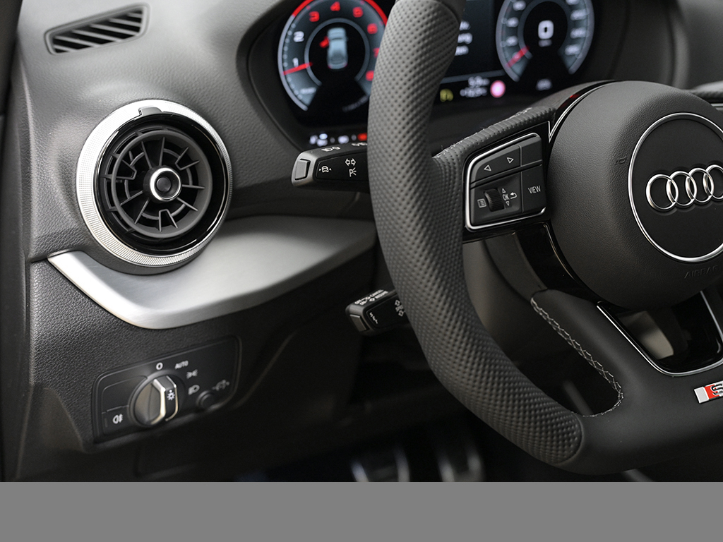 Audi Q2 35 TFSI S Line AHK+Sonnenschutzverglasung+Komfortpaket