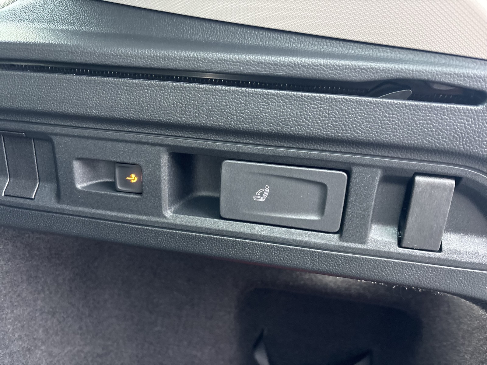 Volkswagen Passat Variant 1.5 HYBRID ELEGANCE NEUES MODELL