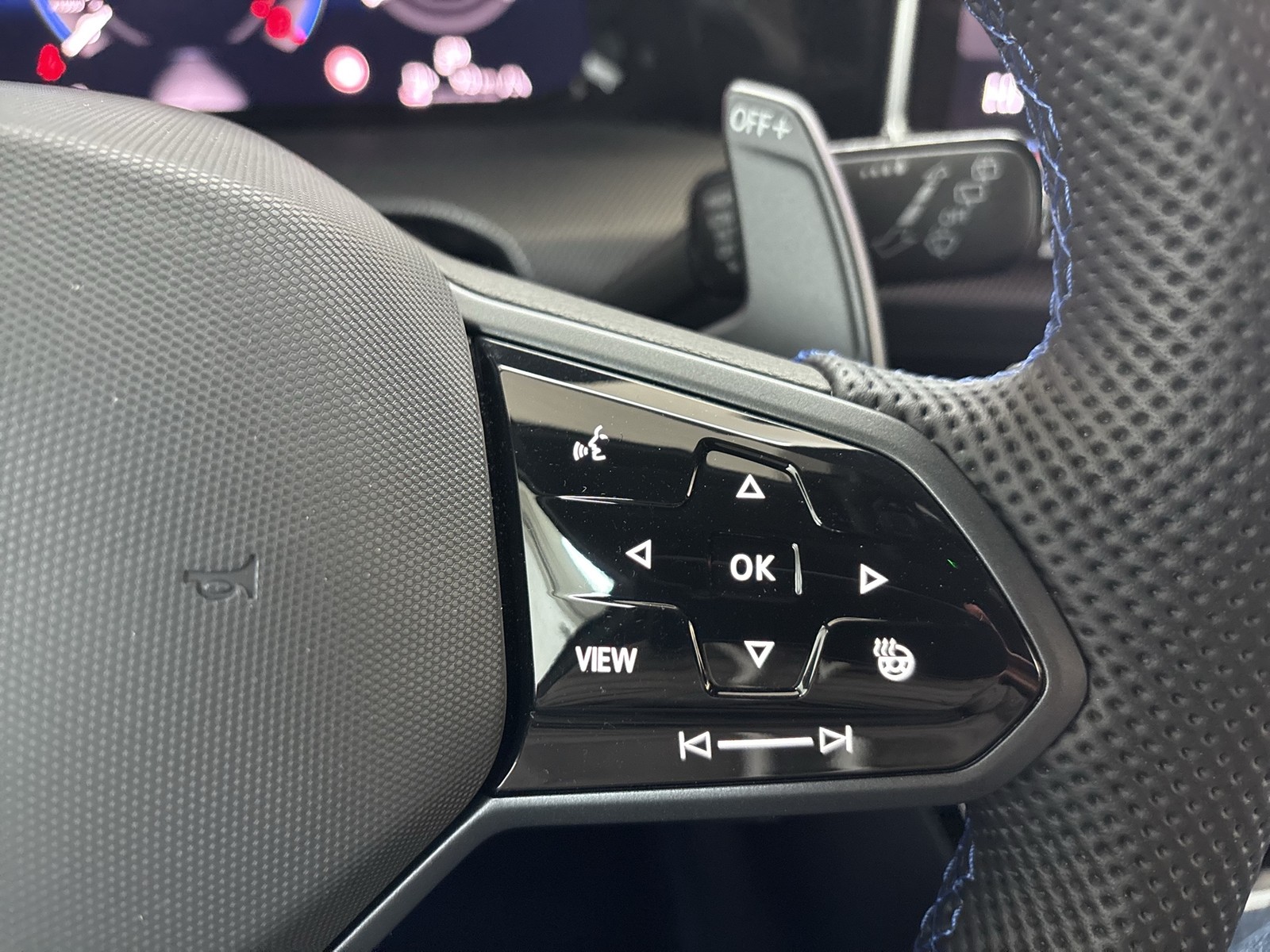 Volkswagen Golf VIII 2.0 R BLACK EDITION 4X4 AKRAPOVIC LM19