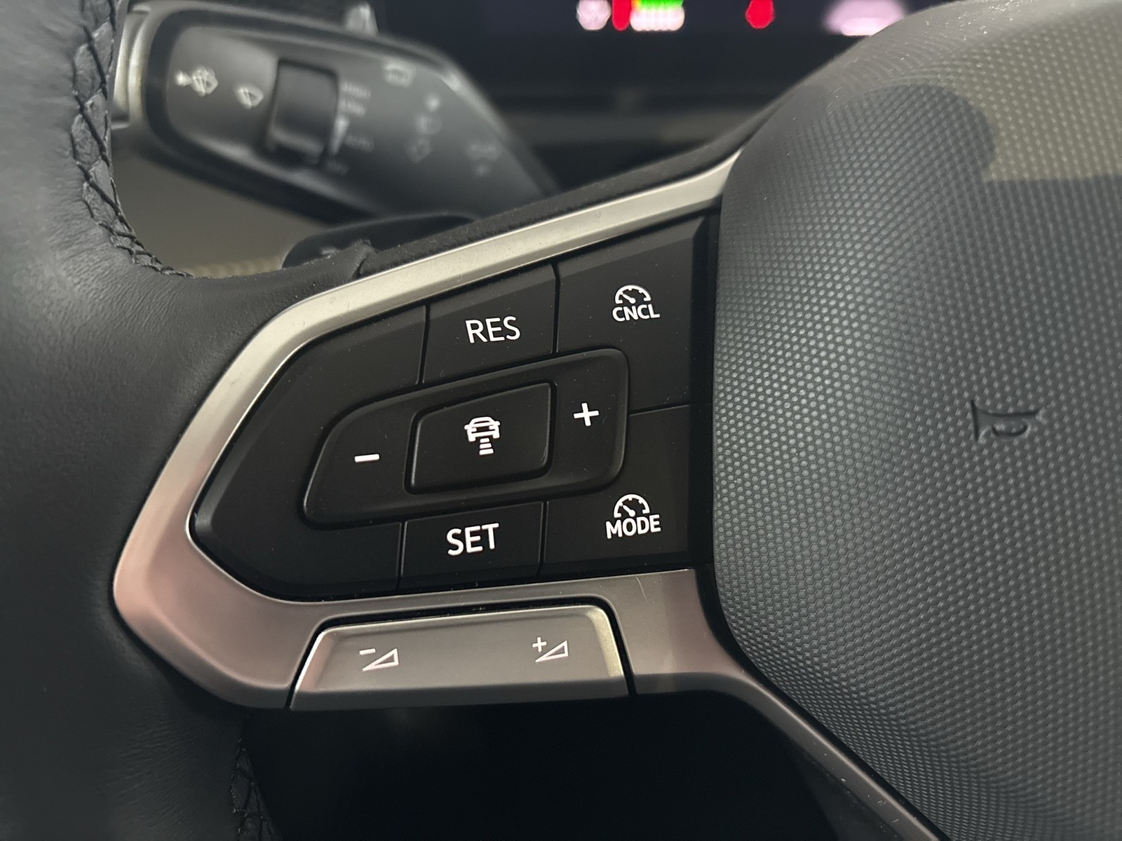 Volkswagen Tiguan 1.5 HYBRID LIFE AHK CAM ACC LM18 NAVI