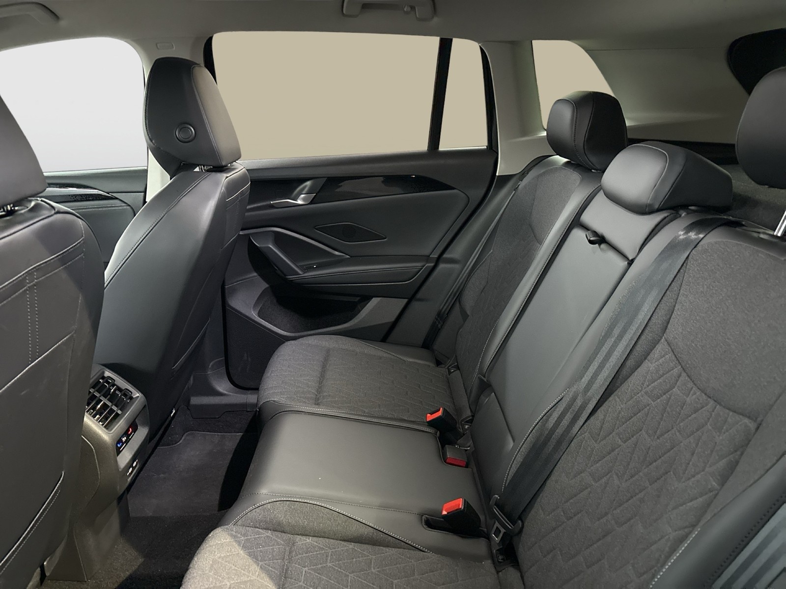 Volkswagen Tiguan 1.5 HYBRID LIFE AHK CAM ACC LM18 NAVI