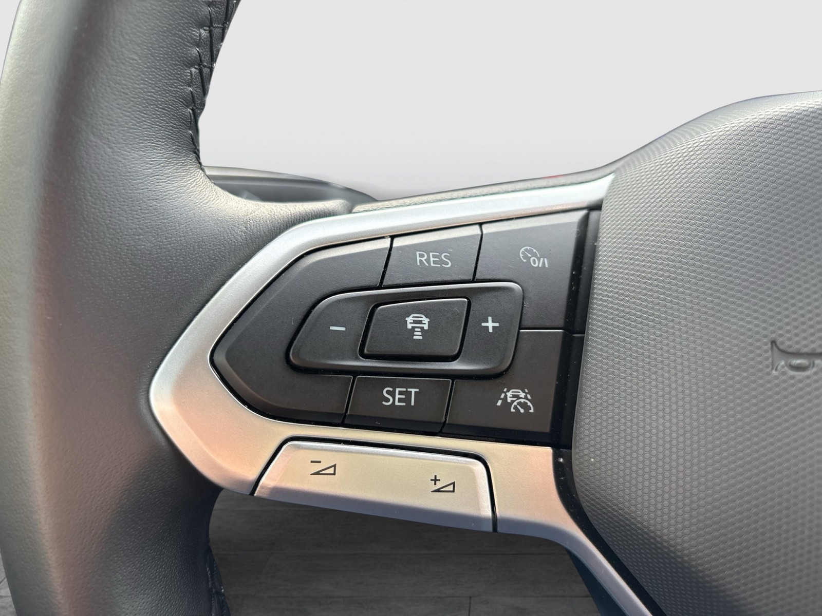 Volkswagen Touran 1.5 GOAL 7SITZE CAM ACC NAVI ALU CARPLAY