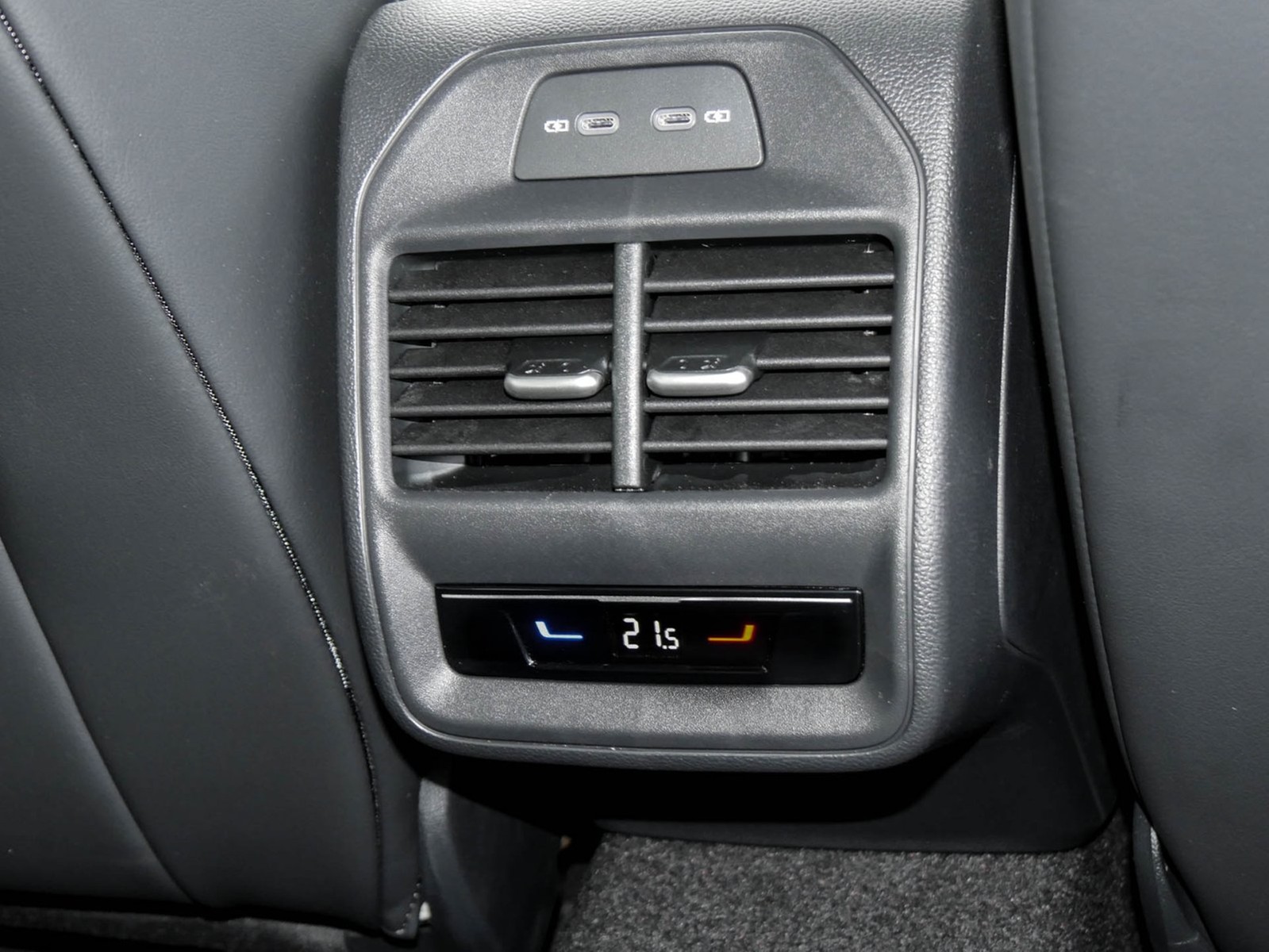 Volkswagen Passat Variant 2.0 R-LINE 4X4 NEUESMODELL AHK 18Z