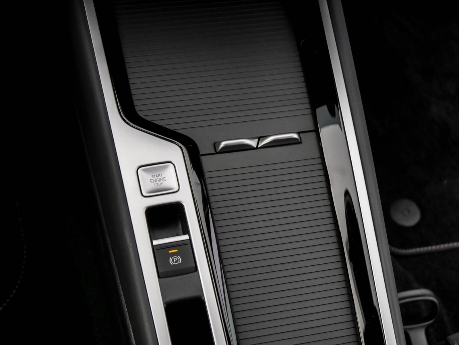 Volkswagen Passat Variant 2.0 R-LINE 4X4 NEUESMODELL AHK 18Z