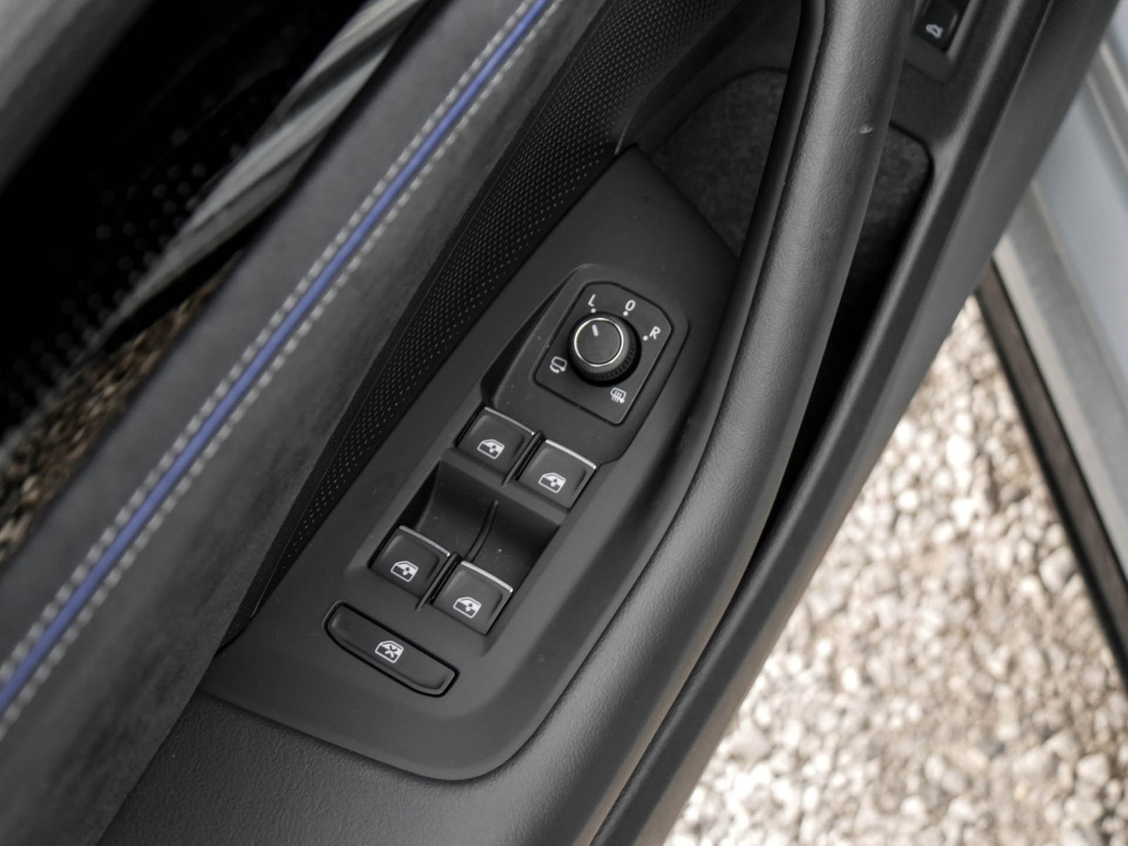 Volkswagen Passat Variant 2.0 R-LINE 4X4 NEUESMODELL AHK 18Z