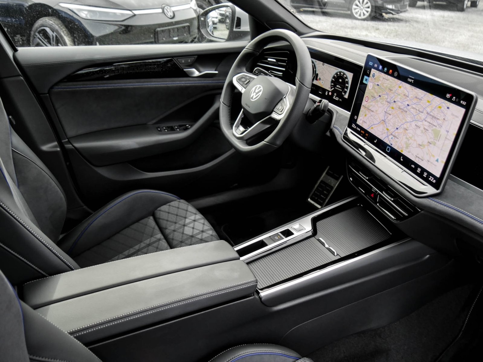 Volkswagen Passat Variant 2.0 R-LINE 4X4 NEUESMODELL AHK 18Z