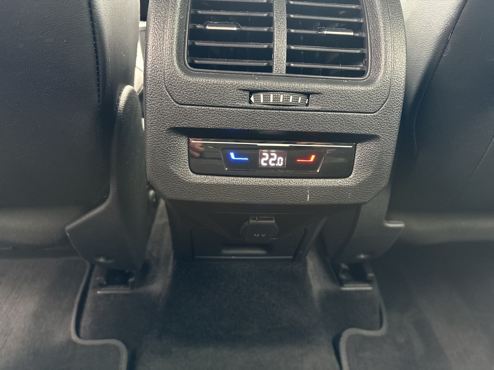 Volkswagen Touran 2.0 GOAL 7SITZE AHK ACC NAVI SITZHEIZUNG