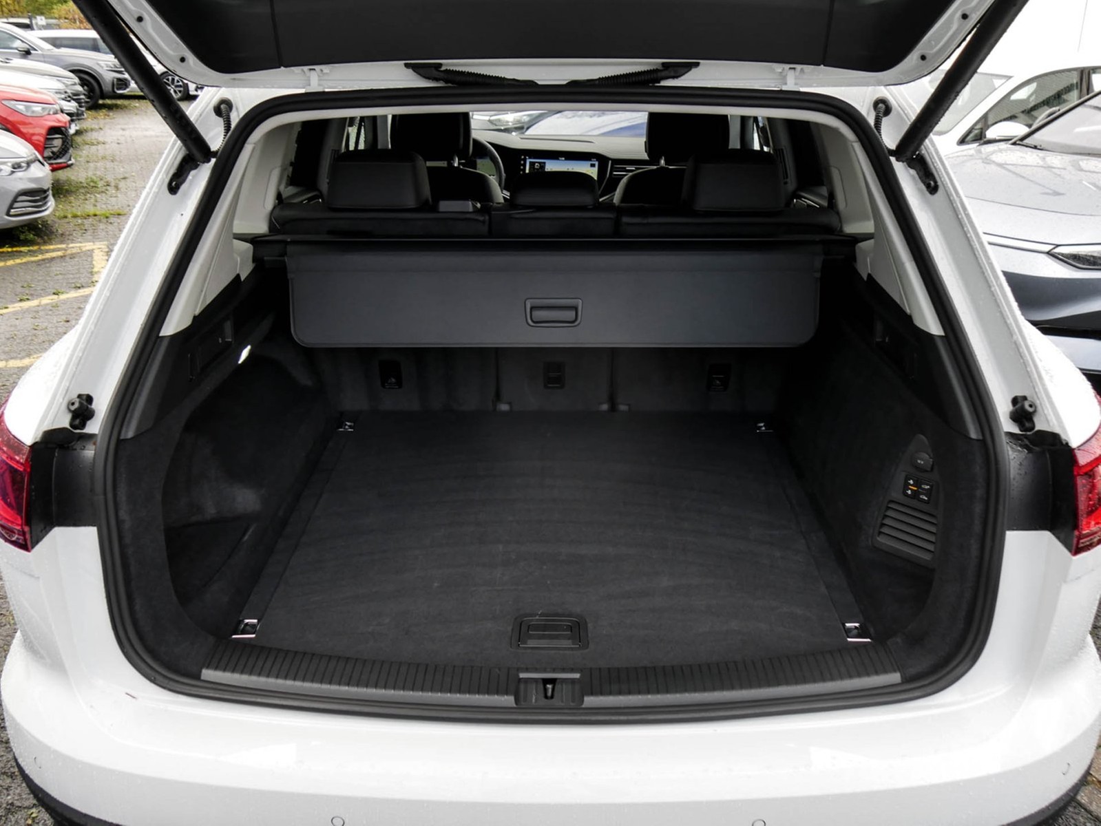 Volkswagen Touareg V6 NEUES MODELL AHK CAM ACC LM19 NAVI