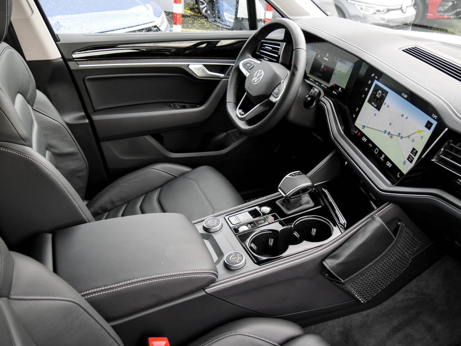 Volkswagen Touareg V6 NEUES MODELL AHK CAM ACC LM19 NAVI