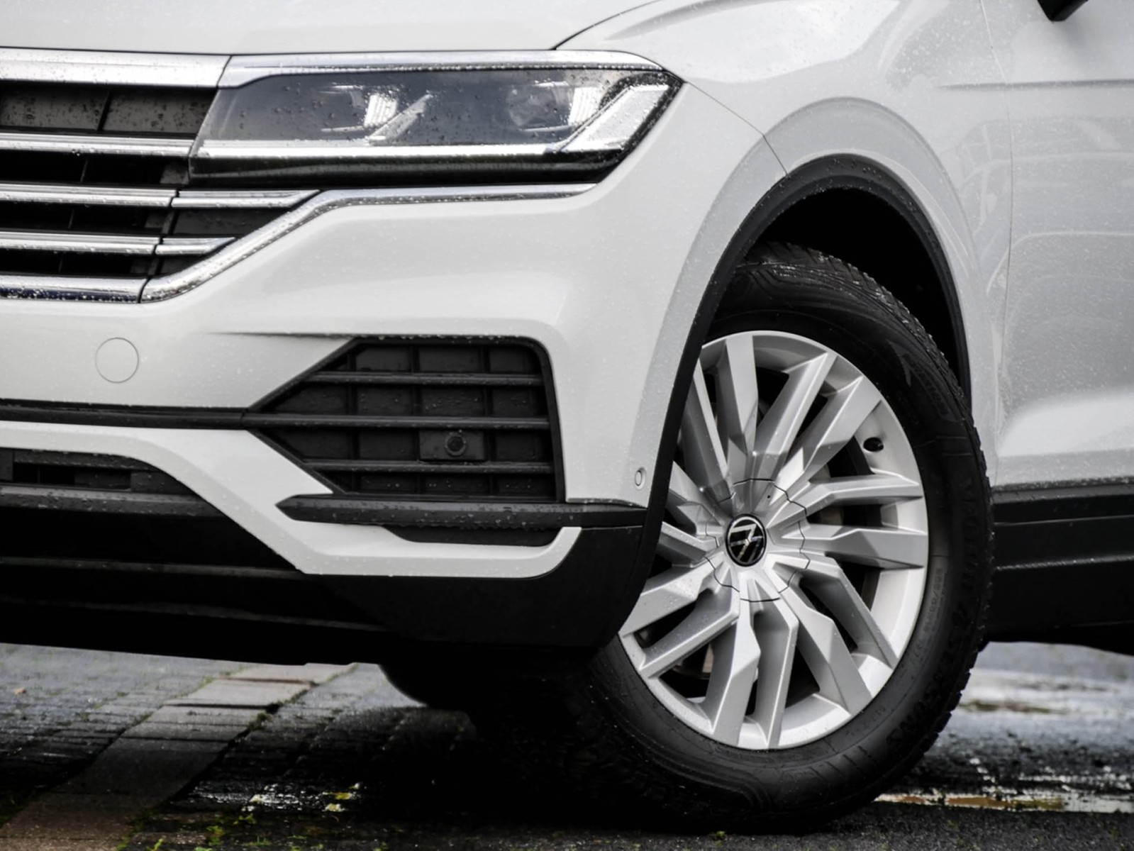 Volkswagen Touareg V6 NEUES MODELL AHK CAM ACC LM19 NAVI