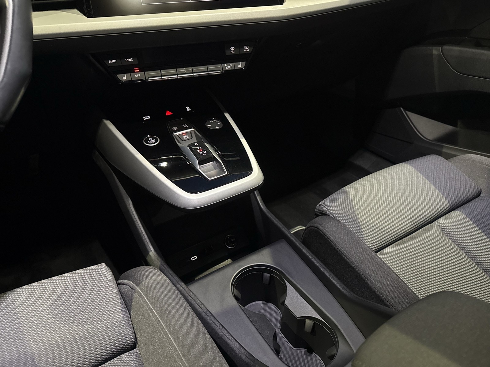 Audi Q4 e-tron Sportback 35 advanced KAMERA ACC ALU19" SITZHEIZ