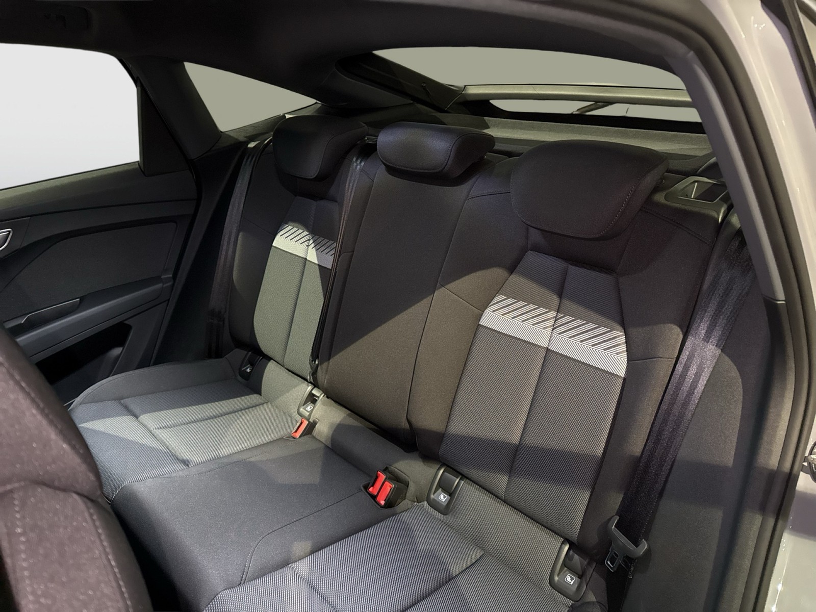 Audi Q4 e-tron Sportback 35 advanced KAMERA ACC ALU19" SITZHEIZ